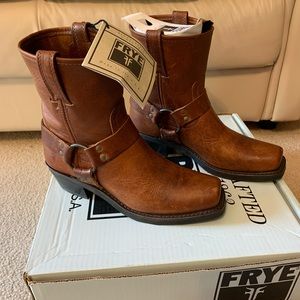 Frye Harness 8R boots